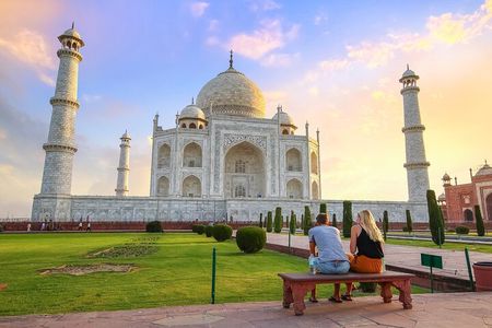 Delhi to Agra and Taj Mahal Private Day Trip by Express Train with Lunch