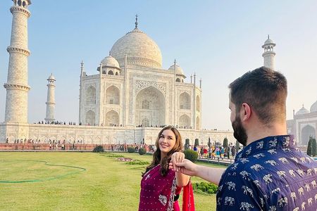 All Inclusive Taj Mahal, Fort & Baby Taj Tour from Delhi by Car