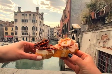Venice 10 bites Cicchetti with Wine