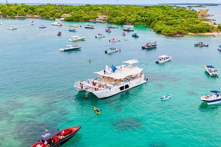 The Rosario Islands Tour on Catamaran or Speedboat