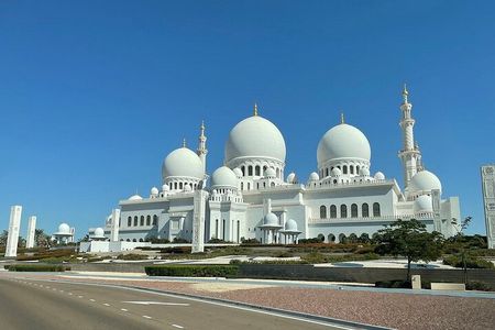 From Dubai: Private Abu Dhabi City and Cultural Tour