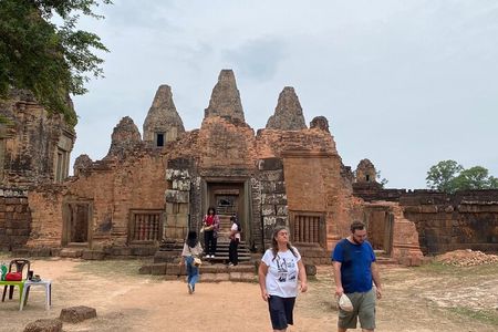 Private Kbal Spean Trekking Tour with Banteay Srei 