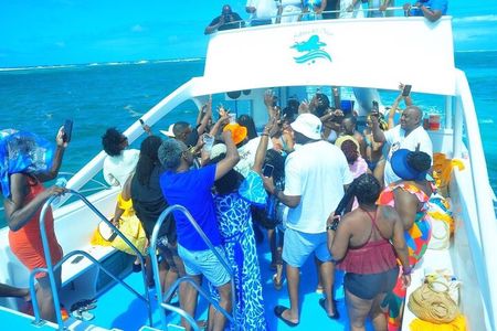 Hip Hop adult only Party Boat with Unlimited drinks& sandb