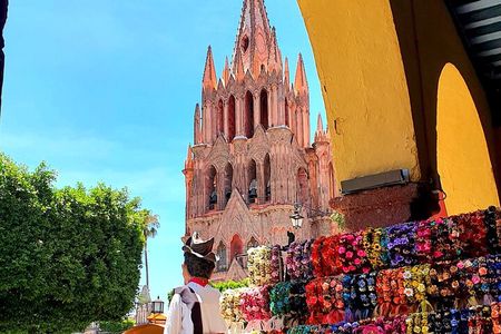 Recorrido Histórico a Pie: Descubre y Explora San Miguel (ES/EN)