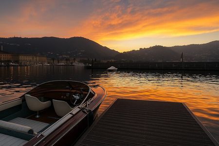 Private boat tour Como wood classic boat
