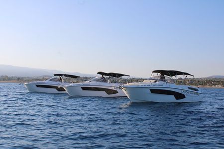 2 Hour Luxury Private Charter on a Karnic SL800