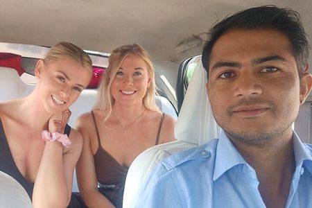From Delhi Airport: Guided Layover Delhi sightseeing Tour by Cab