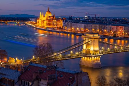 Private Tour of Budapest with Visit to a Bath Where Locals Go