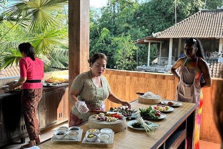 Best Price‼️Cooking class | Indonesian food or traditional sweets [Vegan available | with recipes | English, Japanese]