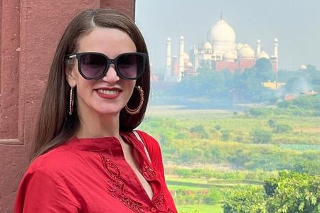 Sunrise Taj Mahal, Agra Fort & Baby Taj Tour from Delhi by Car