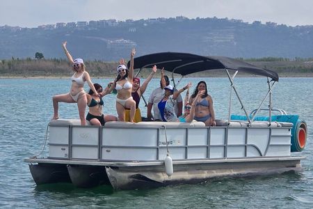 Lake Travis Party Cruise – Vibes, Views & Good Times