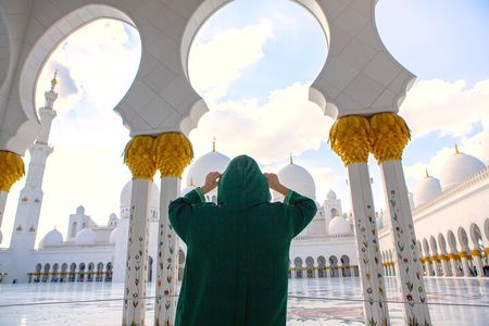 Abu Dhabi City Tour: Grand Mosque, Palace, Souk, Louvre & Ferrari
