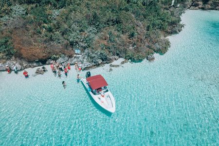 5 island tour all inclusive with Ile aux cerfs and snorkeling