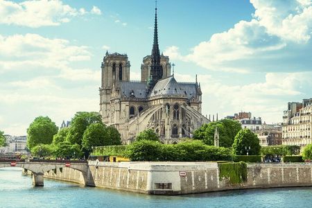 Notre Dame Cathedral Guided Tour with Scheduled Entry