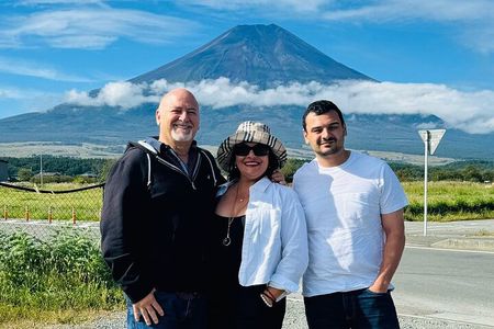 Mt Fuji Exclusive Tour with Private Car English Guide