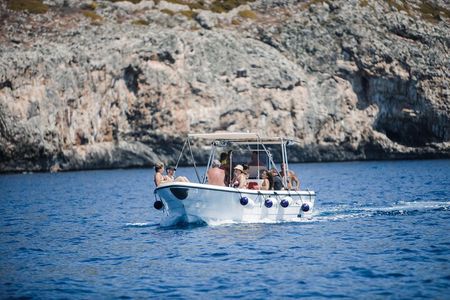Rent with skipper for visit Caves in S. M. of Leuca