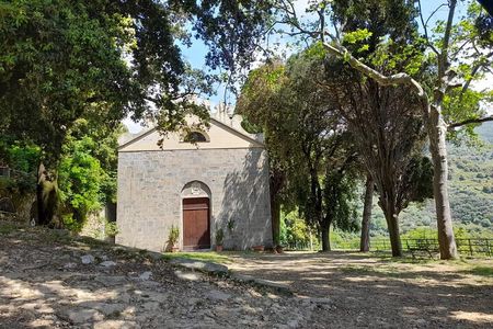 Tour to the Sanctuary of Vernazza with DOC 5 Terre wine tasting