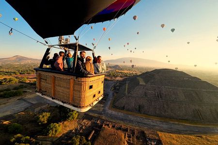 Hot Air Balloon Flight Teotihuacan With Pickup and Breakfast