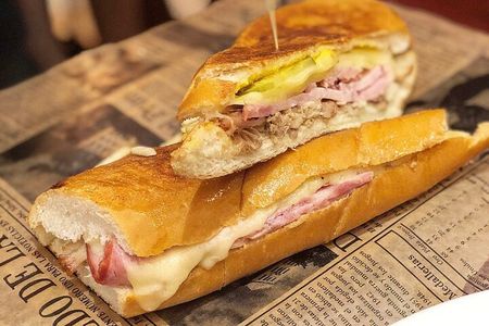 Calle Ocho Walking and food Tour: Cigars, coffee and Live Salsa