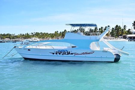 Private Boat Tour in Punta Cana with drinks included.