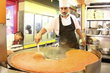 Mumbai Street Food & Beach Tour with 10+ Tastings