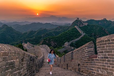 Private Jinshanling relax photo tour by sunset