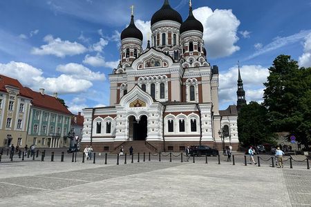 Group walking tour in Tallinn Old Town