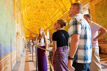 Vatican Museums Small Group Tour with St. Peter's Basilica Access