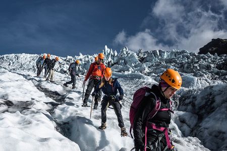 Skaftafell: 4h Small Group Glacier Hike with Guide and Transfer