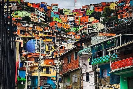 Comuna 13 Graffiti Tour: Con Esmeralda y catering de café y beer