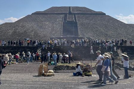Teotihuacan Private Tour with Visit Rest La Gruta or Cave 