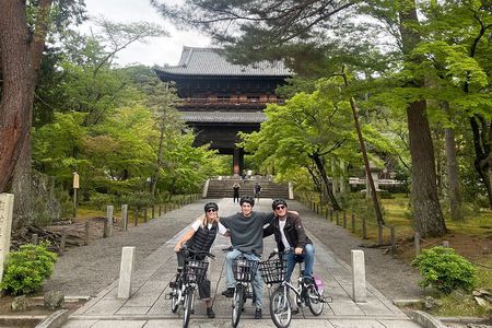 A Local prepared a family tour for you in Kyoto by E-bike!