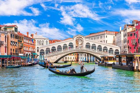 Venice Shared Gondola Ride: 30 Minutes through Grand Canal