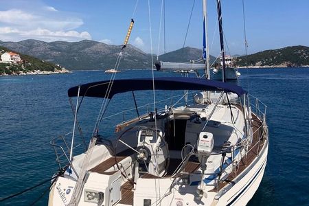 Dubrovnik yacht cruise-Private Sailing tour to Elafity&Blue cave 
