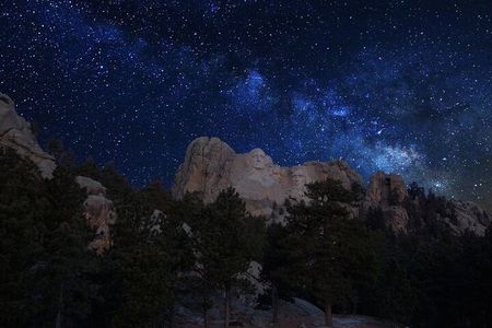Mt Rushmore Night Ceremony and Tour - with Tunnels and Stargazing