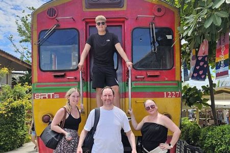 Maeklong Railway and Damnoen Saduak Floating Market Guide Tour 
