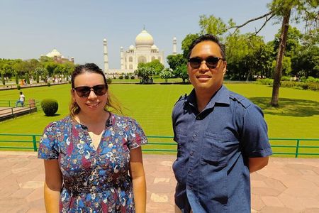 Agra: Skip the Line Taj Mahal and Agra Fort Private Tour
