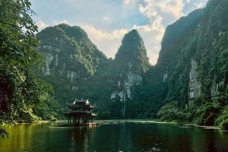 Ninh Binh Day Tour from Hanoi: Hoa Lu Trang An and Mua Caves