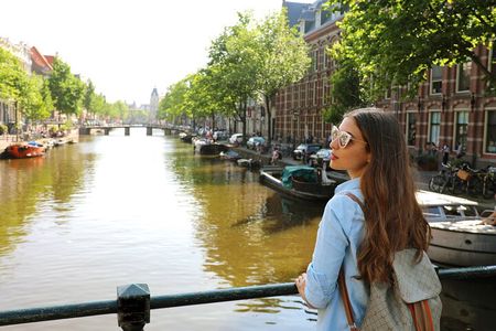 Amsterdam Walking Tour & Canal Cruise with Drink & Cheese Tasting