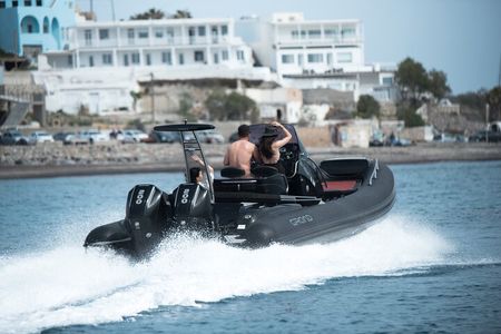 Private Boat Tour of Santorini 