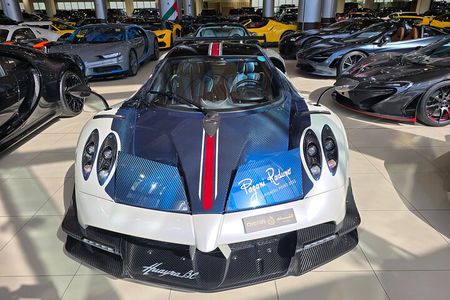 Dubai Luxury Car Showroom Tour with Drop off at Dubai Mall 3 Hour