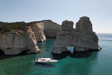 Milos: Half-Day Speedboat Cruise to Kleftiko with snorkeling tour