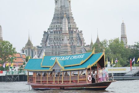 Heritage Cruise and Wat Arun Instagram Photo Experience