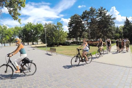 Budapest Afternoon Bike Tour with a summer drink break