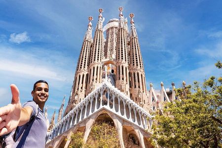 Fast Track: Sagrada Familia Guided Tour 