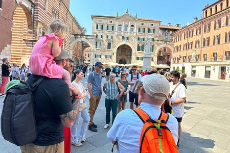 Verona Must-See Sites: Guided Walking City Tour with local Expert