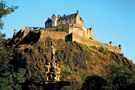 Guided Tour of Edinburgh's Old Town and Edinburgh Castle Entry