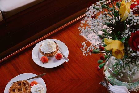 Amsterdam Highlights - Group Cruise with Apple Pie, 2 Drinks