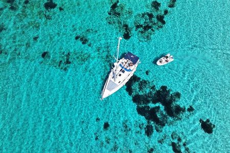 Half day cruise between the Turquoise Shades with Paros Sail 