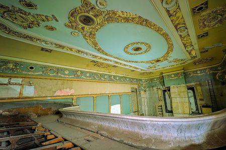 Art Nouveau Cinema - Tbilisi's Forgotten Apollo - Urbex Tour